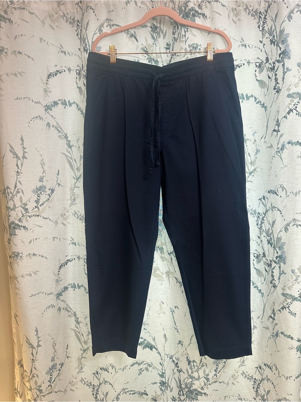GAP Women's Black Cropped Drawstring Pants